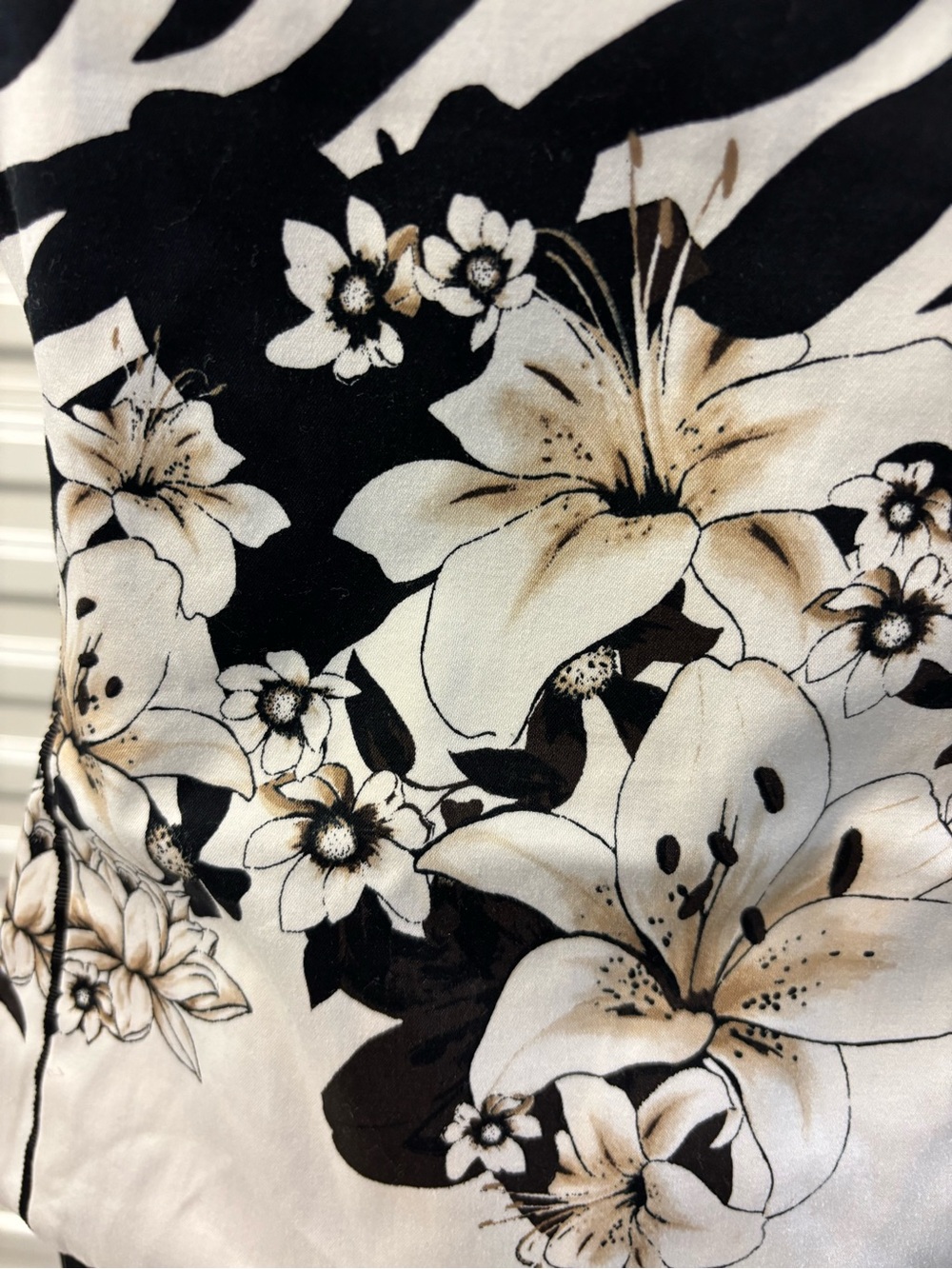 White House Black Market Black & White Strapless Floral Zebra Bone in iCami New - Picture 7 of 10